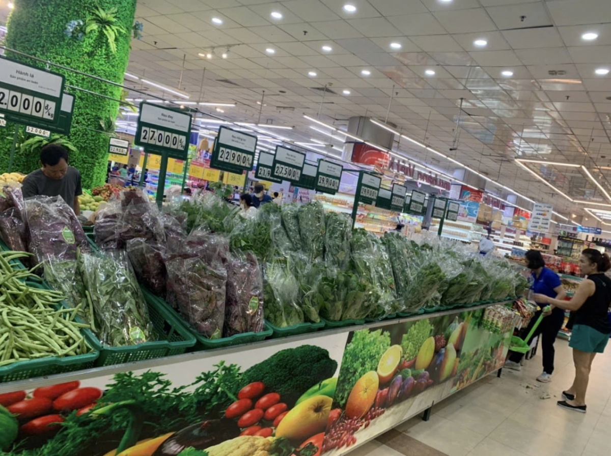 HCM City retailers dispatch goods to support northern storm response